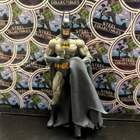 NECA- Batman w/ Batarang & Cloth Cape (Predator 2-Pack) 1/12 Scale Action Figure
