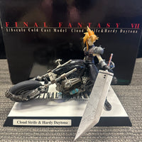 Kotobukiya- 2004 “Final Fantasy VII” 1/8 Scale Cold Cast Model Cloud Strife & Hardy Daytona Numbered Statue (No. 979)