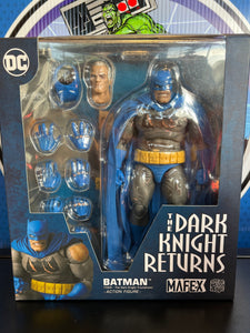 Mafex The Dark Knight Returns Batman (Triumphant)