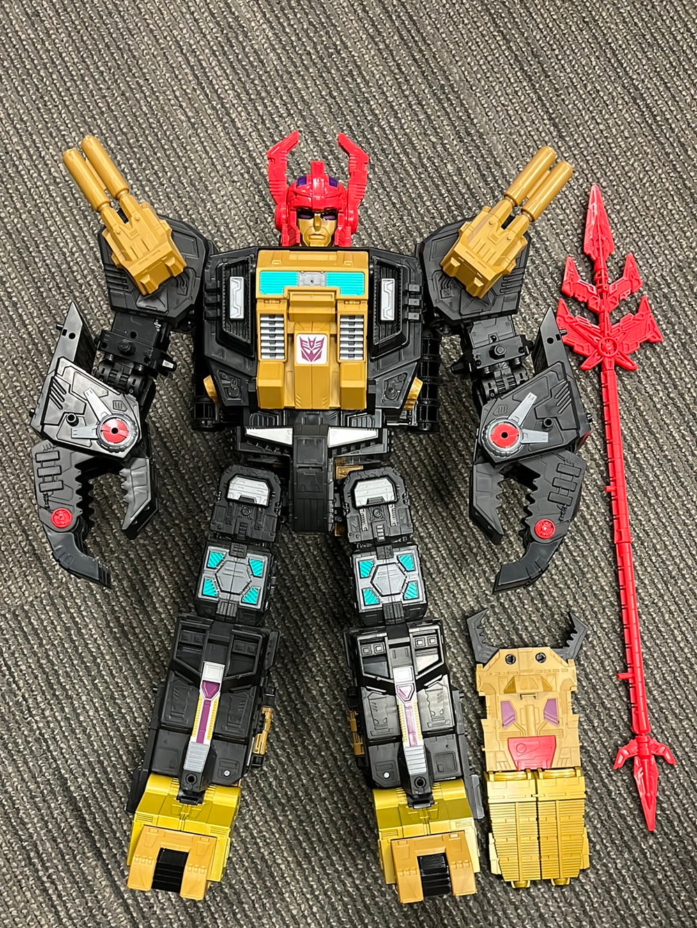 Transformers Titan class Black Zarak