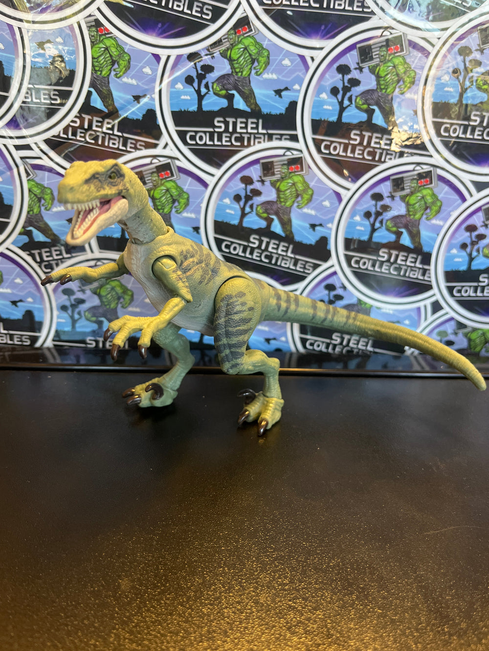 Jurassic World Hammond Collection Velociraptor Delta