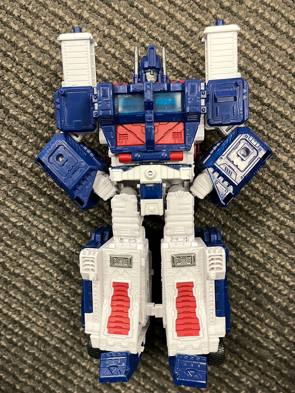 Transformers Kingdom Leader Class Ultra Magnus