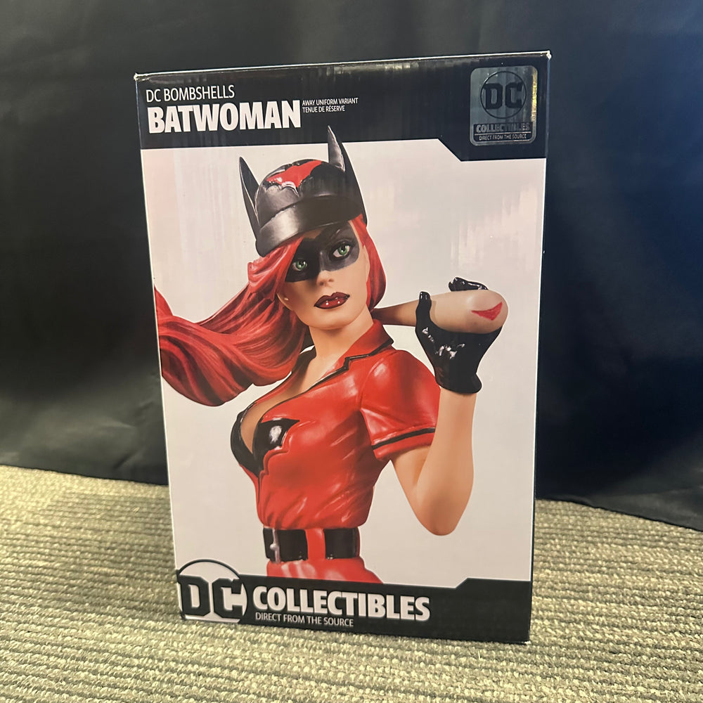 DC Collectibles- Batwoman “DC Bombshells” Collectible Statue