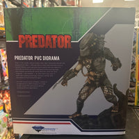 Diamond Select Gallery- “Predator” Predator PVC Diorama
