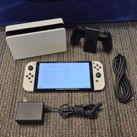 NINTENDO SWITCH OLED CONSOLE - WHITE *Great Condition W/ Screen Protector*
